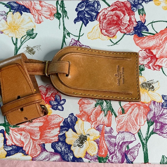 Louis Vuitton, Poignet and Luggage Tag - Picture 6 of 6
